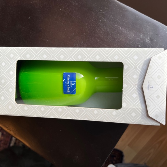 Villeroy & Boch lime green glass "Nek" mini-vase, 8 in (20.5 cm) high, with box. - Picture 3 of 10